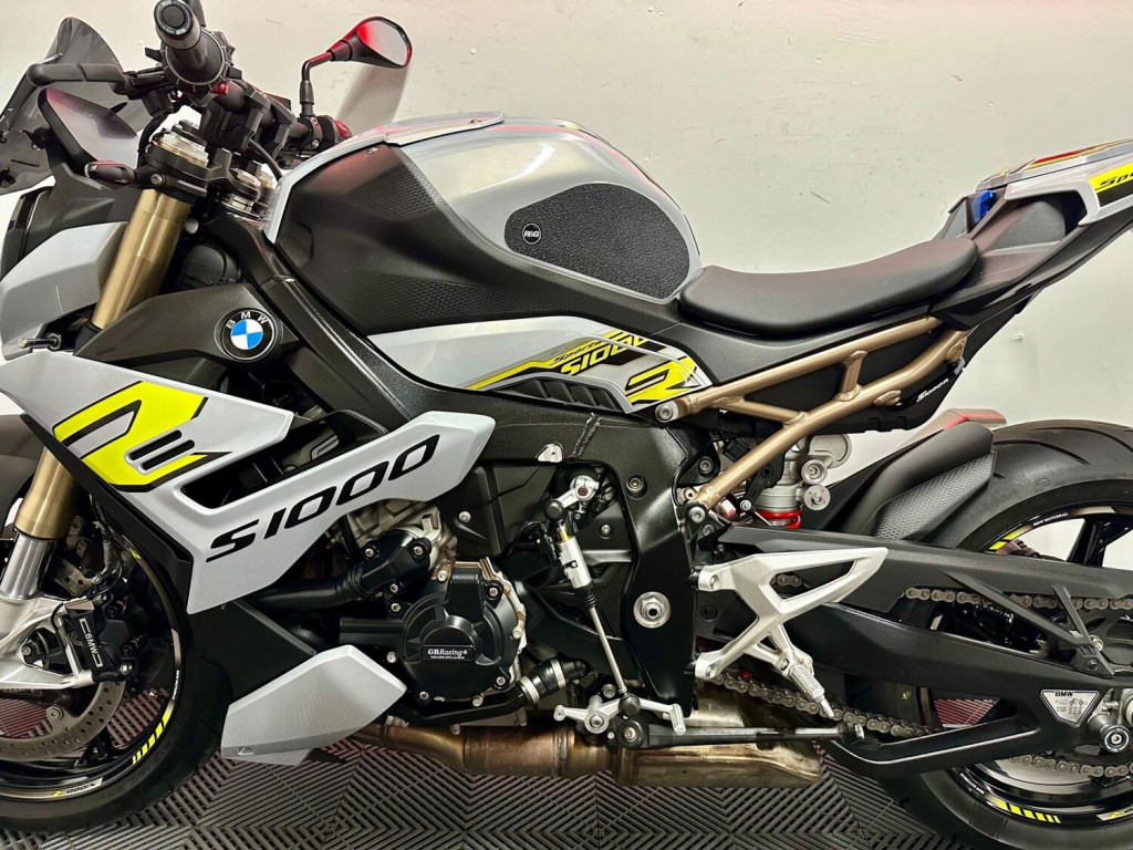 BMW S1000R
