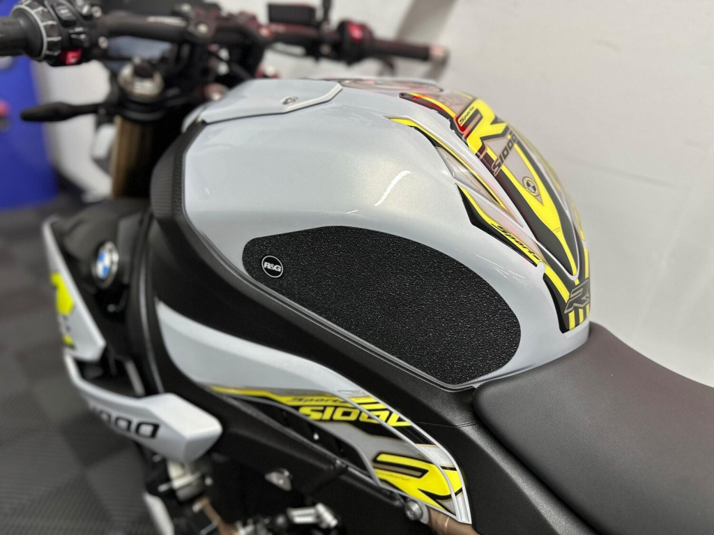 BMW S1000R