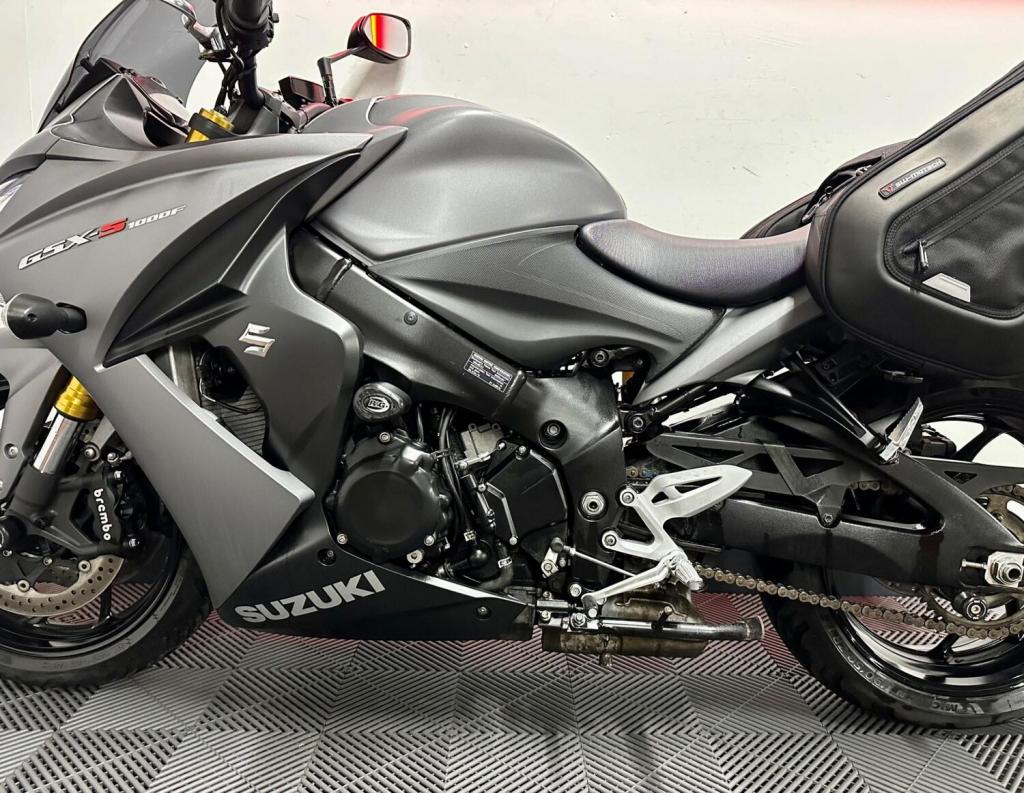 SUZUKI GSX-S1000F