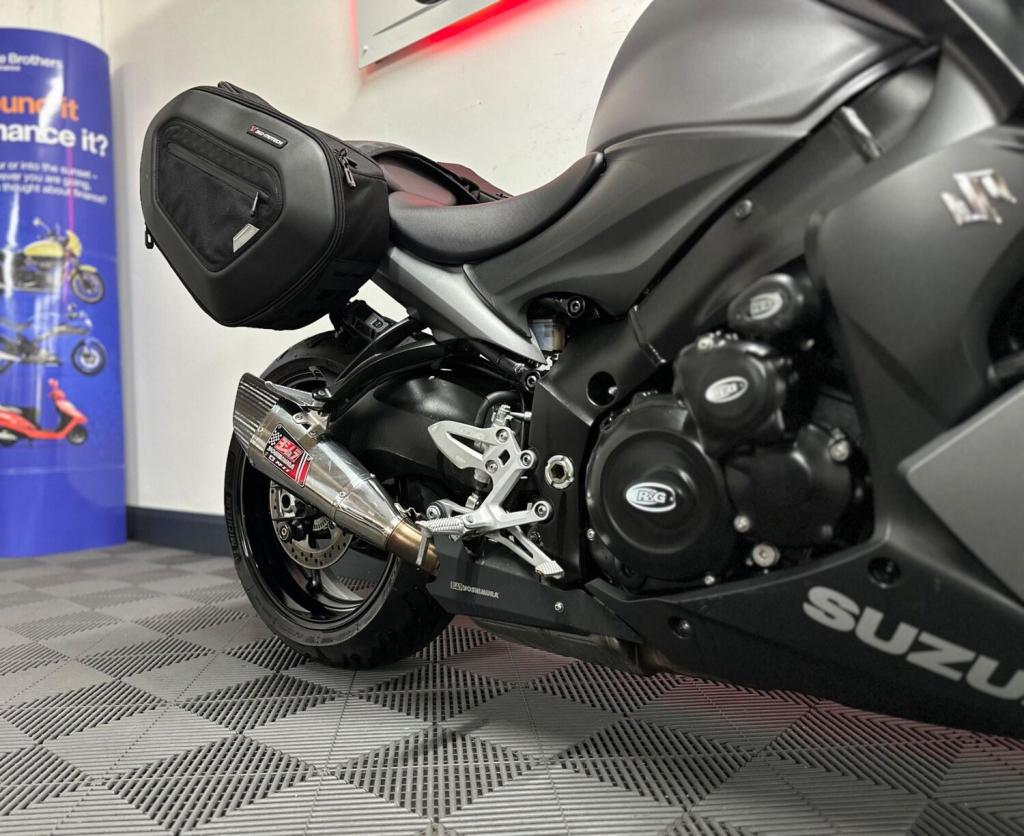 SUZUKI GSX-S1000F