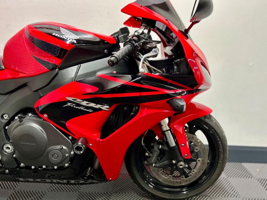 HONDA CBR1000RR Fireblade
