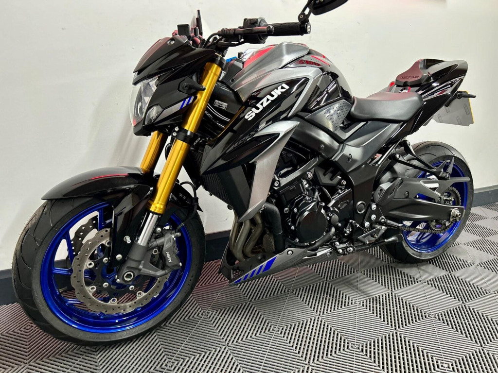 SUZUKI GSX-S750