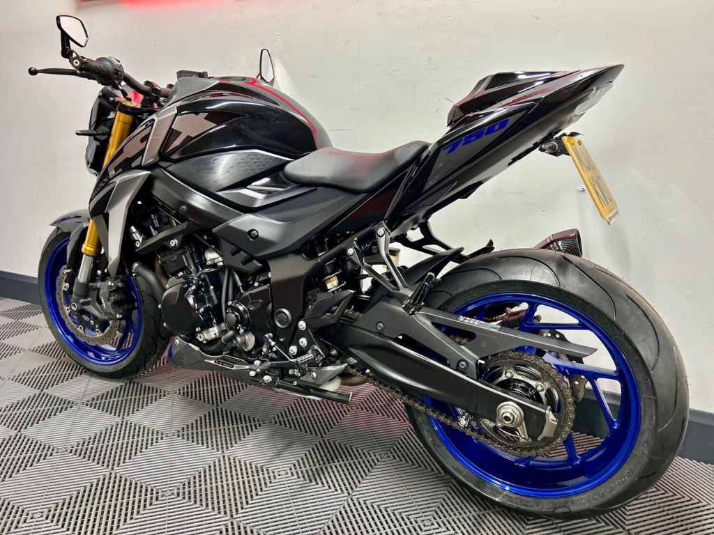 SUZUKI GSX-S750