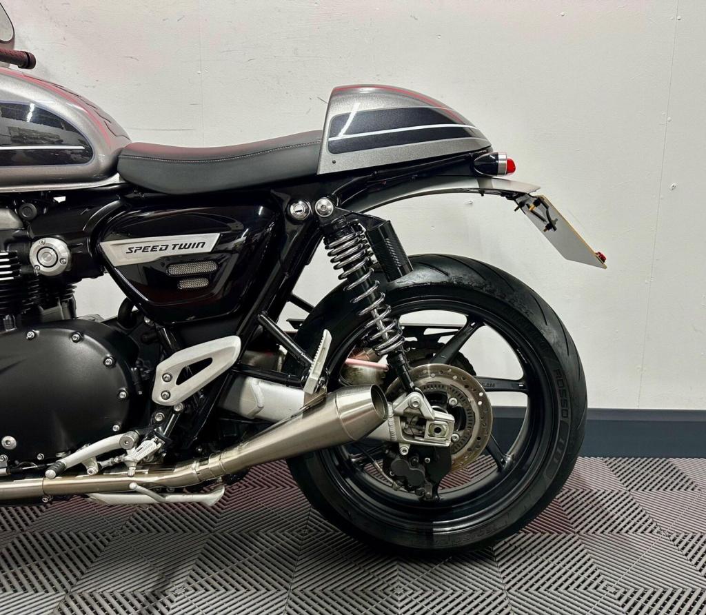 TRIUMPH SPEED TWIN