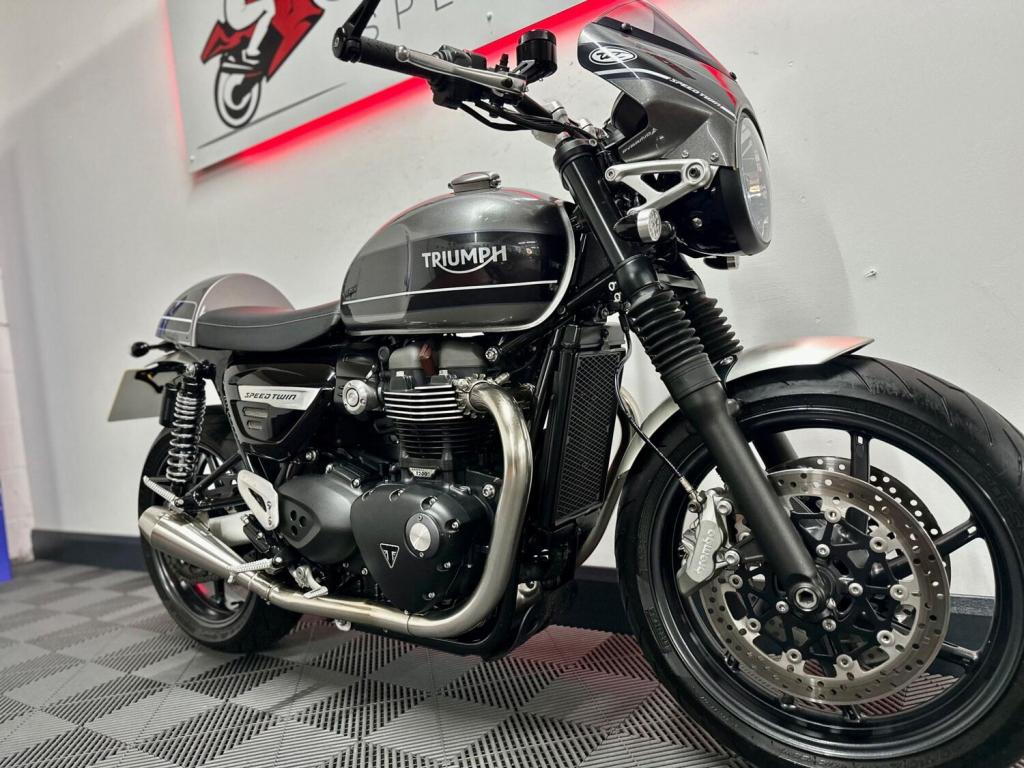 TRIUMPH SPEED TWIN