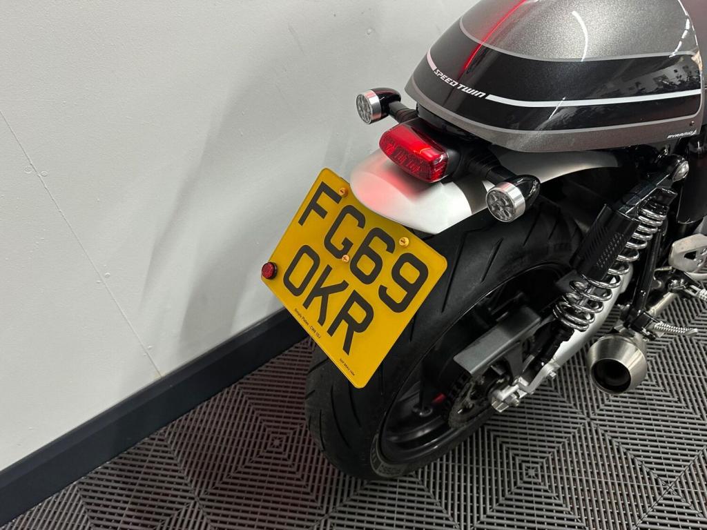 TRIUMPH SPEED TWIN