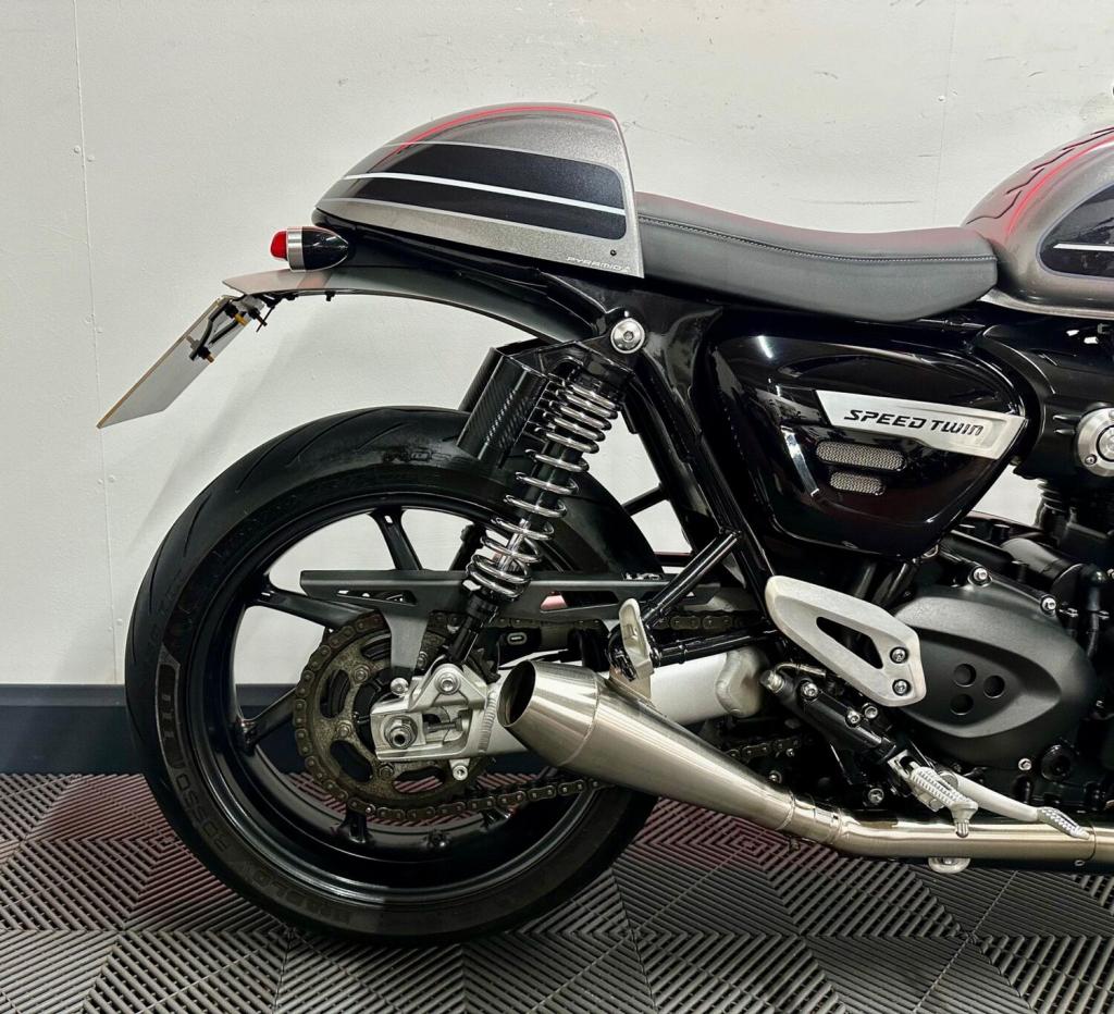 TRIUMPH SPEED TWIN