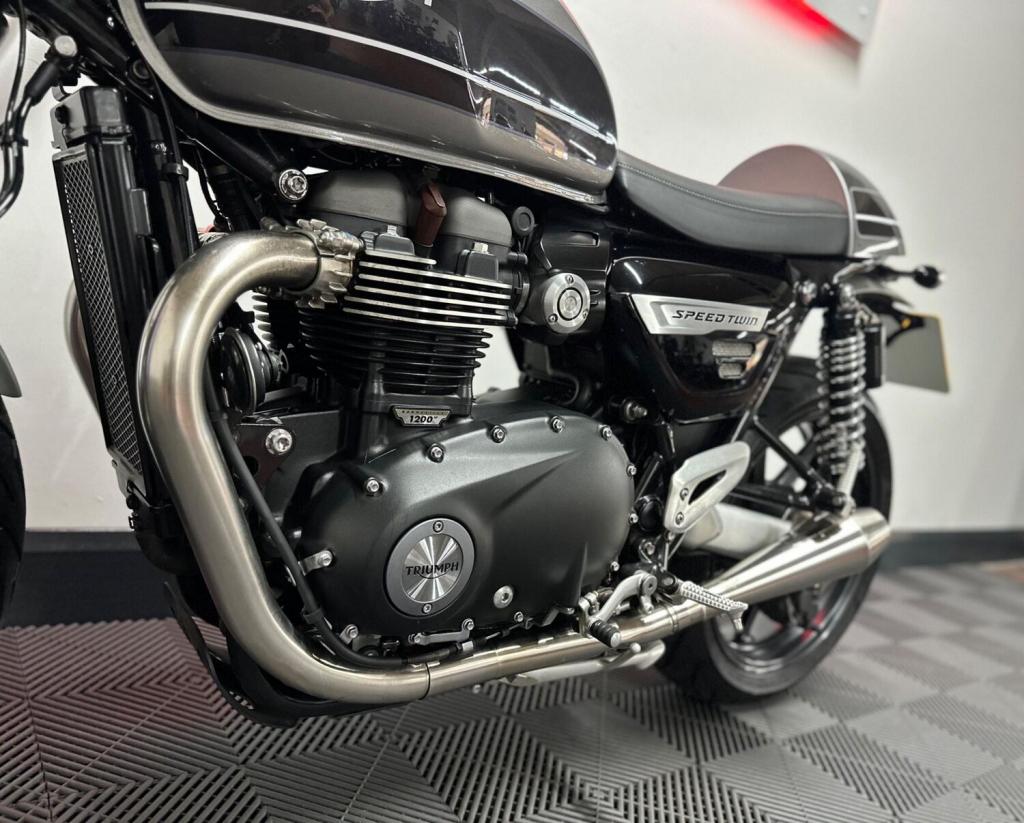 TRIUMPH SPEED TWIN
