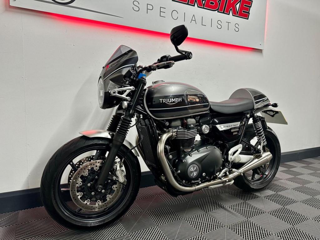TRIUMPH SPEED TWIN