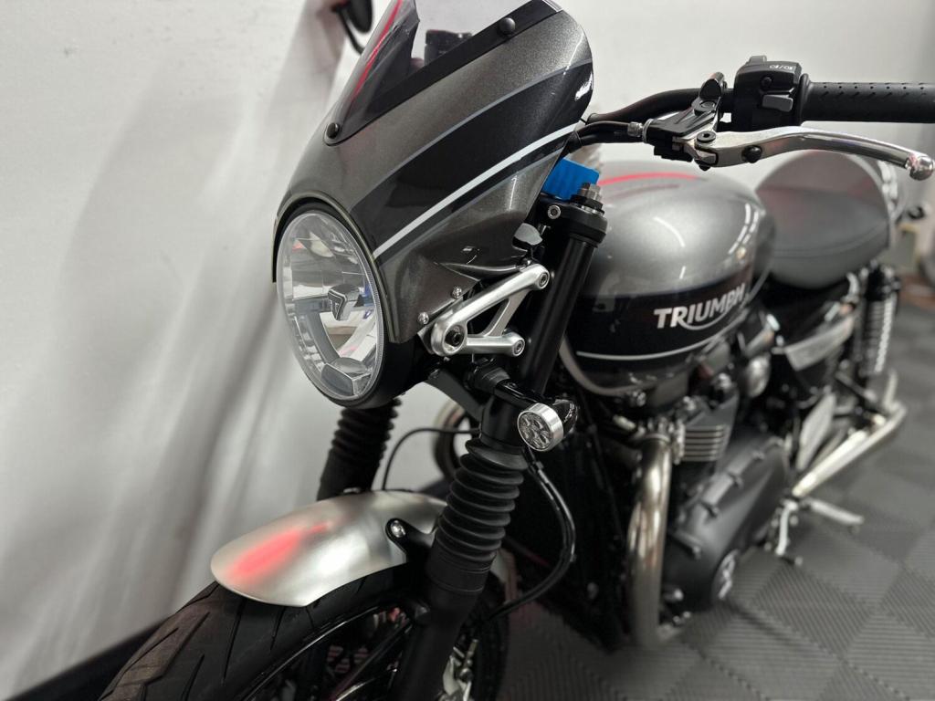 TRIUMPH SPEED TWIN