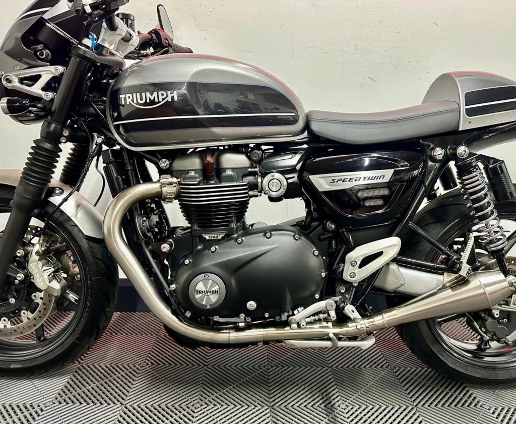 TRIUMPH SPEED TWIN