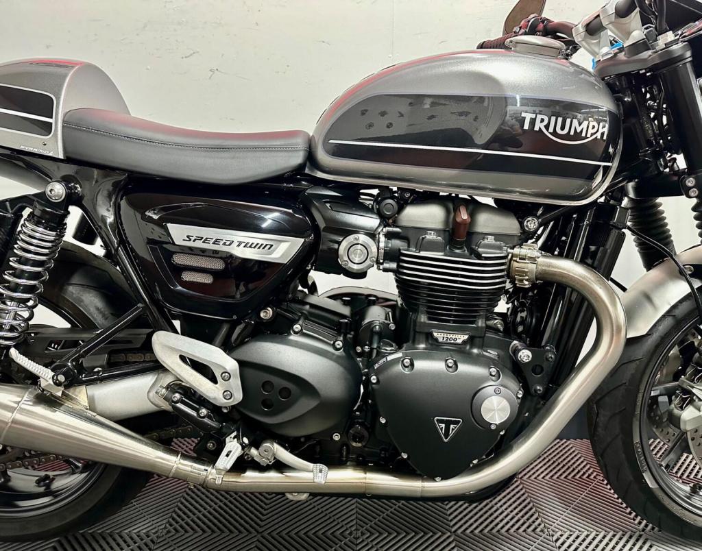 TRIUMPH SPEED TWIN