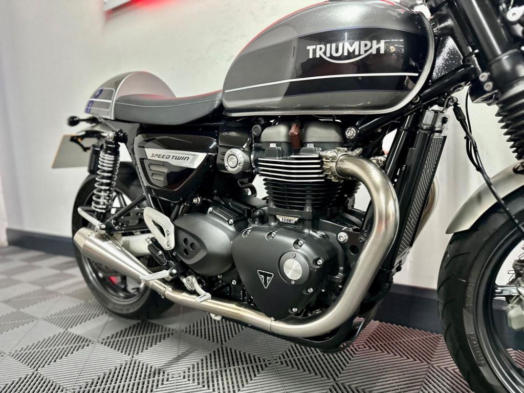 TRIUMPH SPEED TWIN