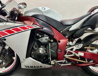 YAMAHA R1