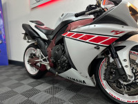 YAMAHA R1