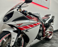 YAMAHA R1