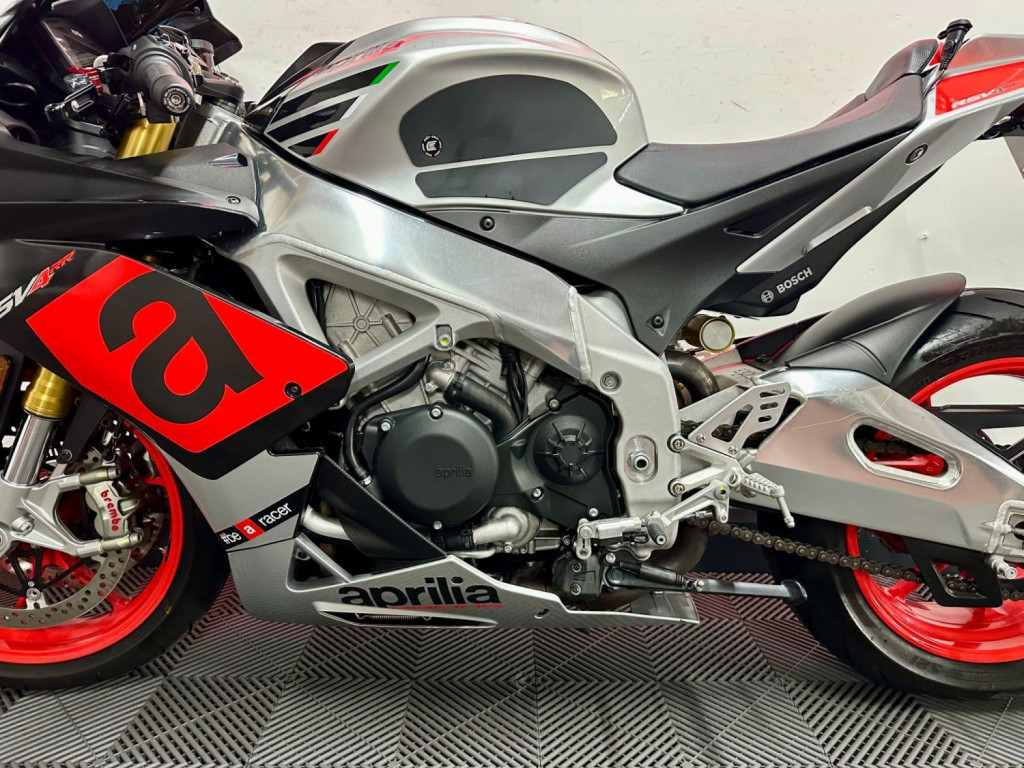 APRILIA RSV4