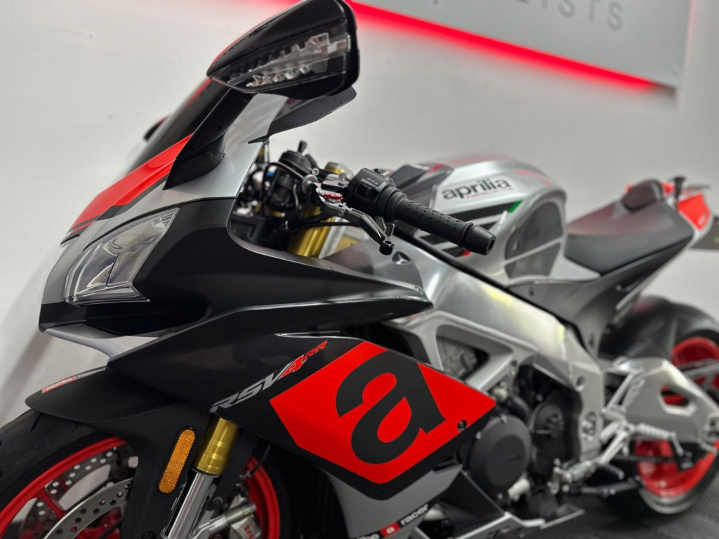 APRILIA RSV4