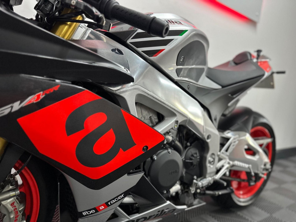 APRILIA RSV4
