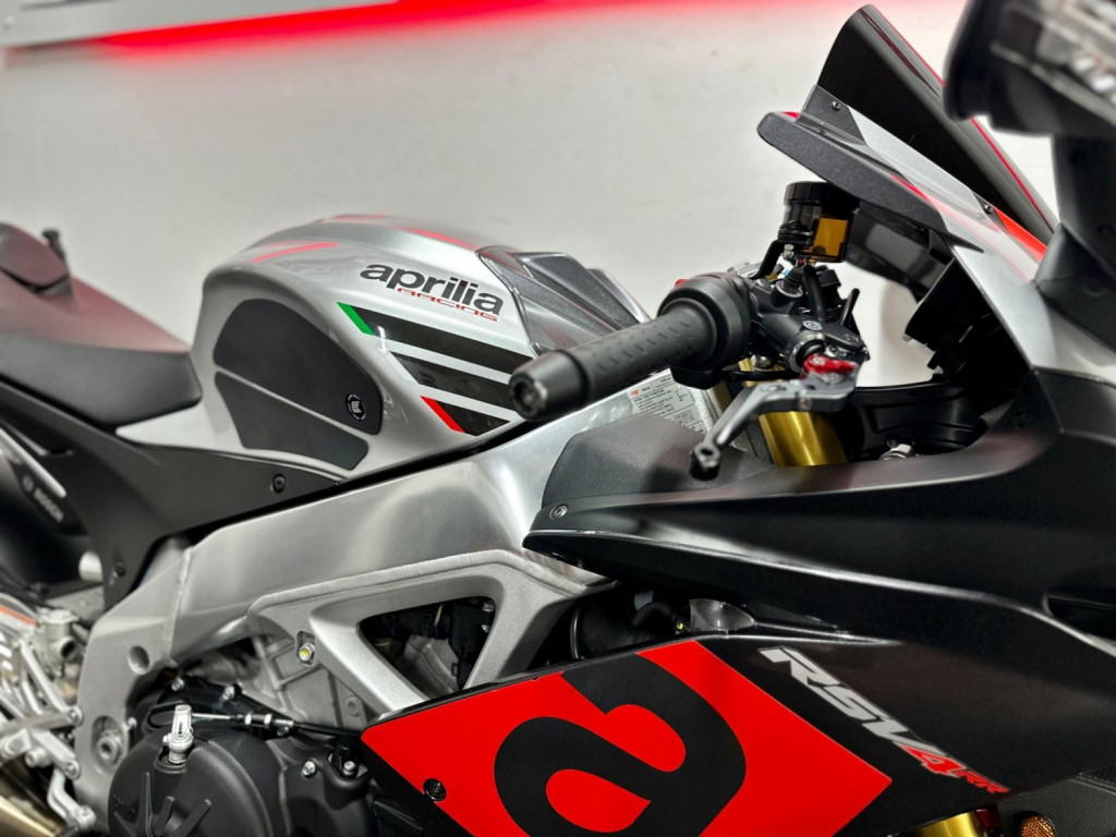 APRILIA RSV4