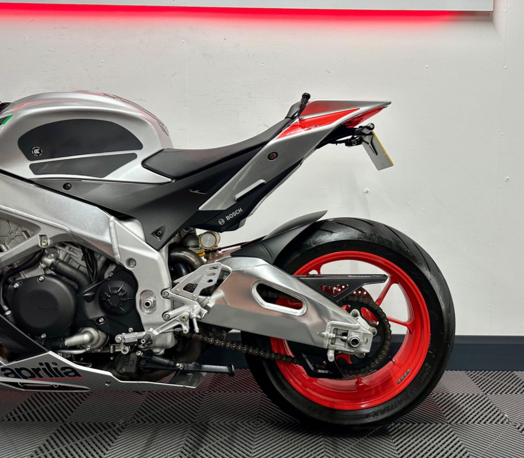APRILIA RSV4