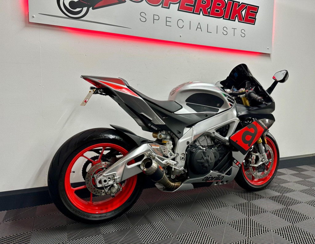 APRILIA RSV4