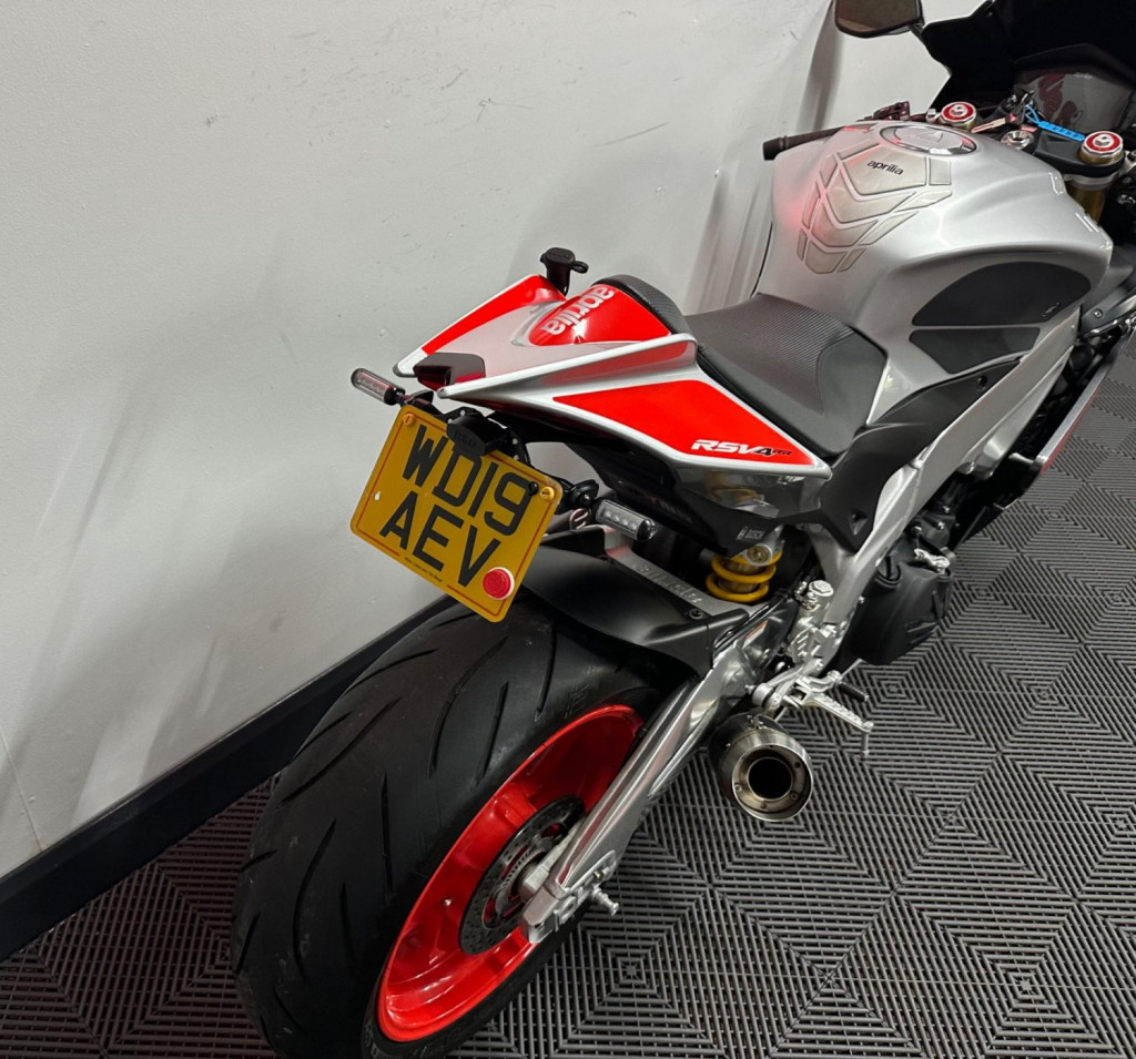 APRILIA RSV4