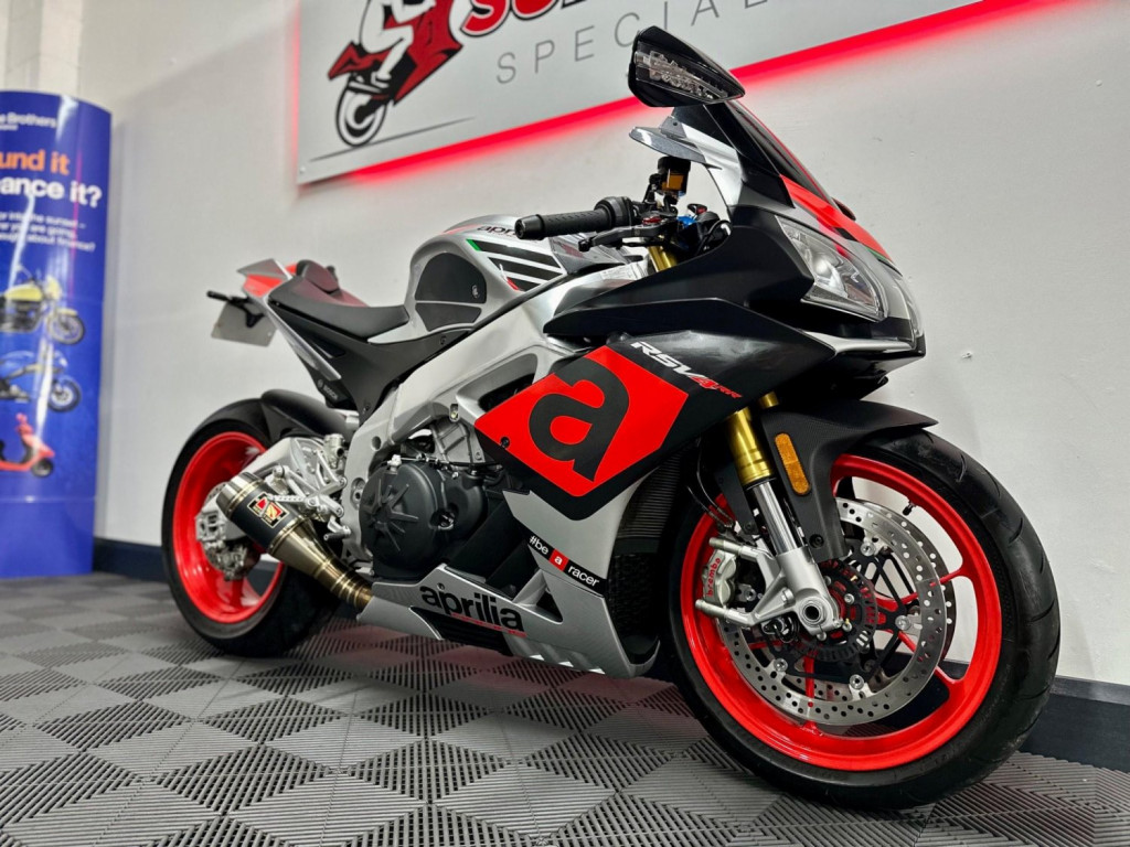 APRILIA RSV4