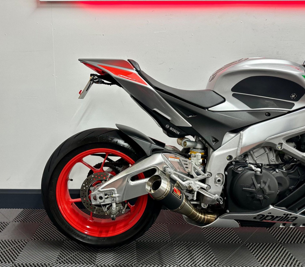 APRILIA RSV4