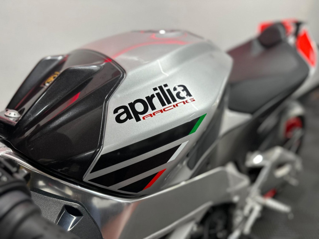 APRILIA RSV4