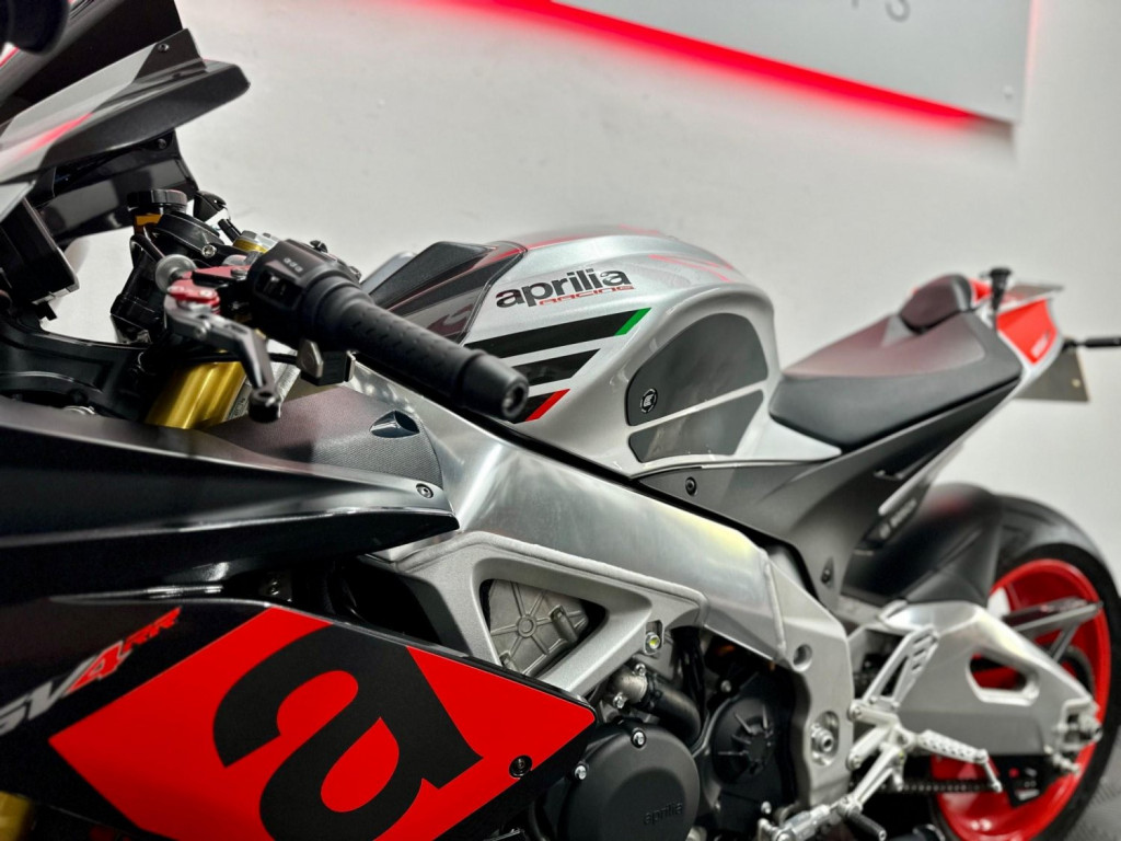 APRILIA RSV4