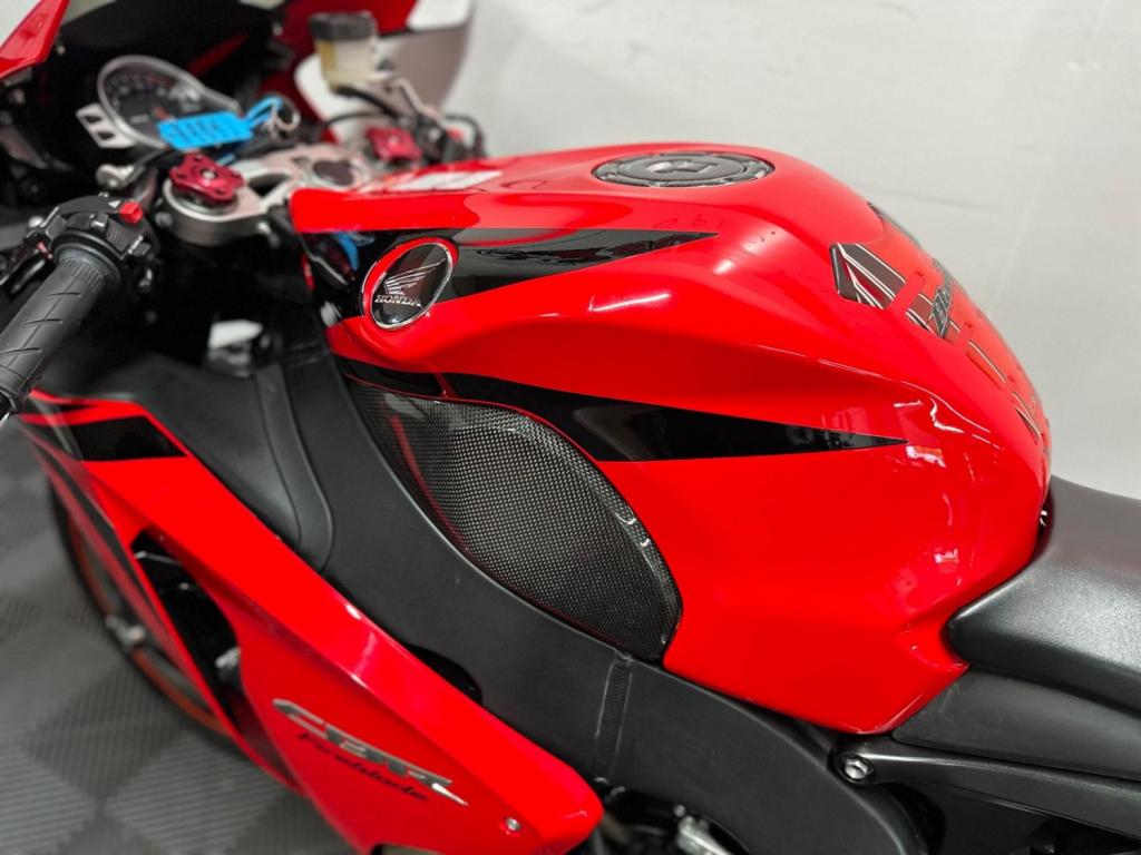 HONDA CBR1000RR Fireblade