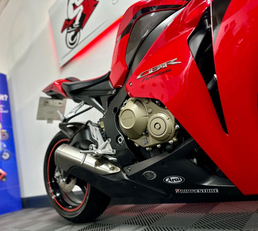 HONDA CBR1000RR Fireblade