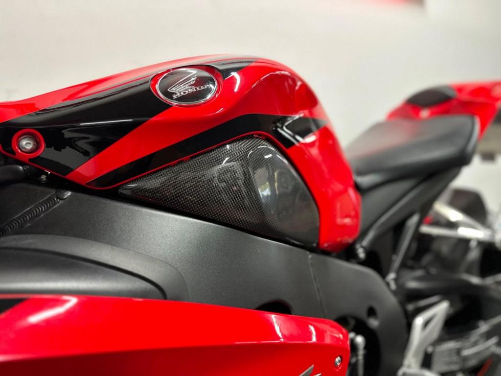 HONDA CBR1000RR Fireblade