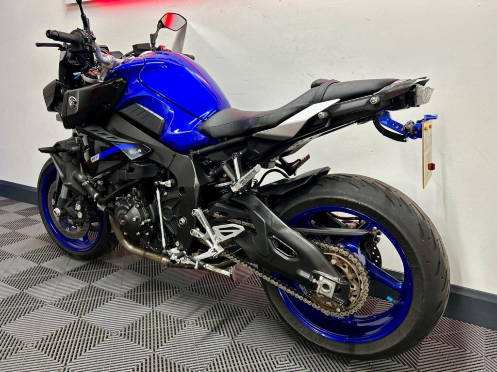 YAMAHA MT-10