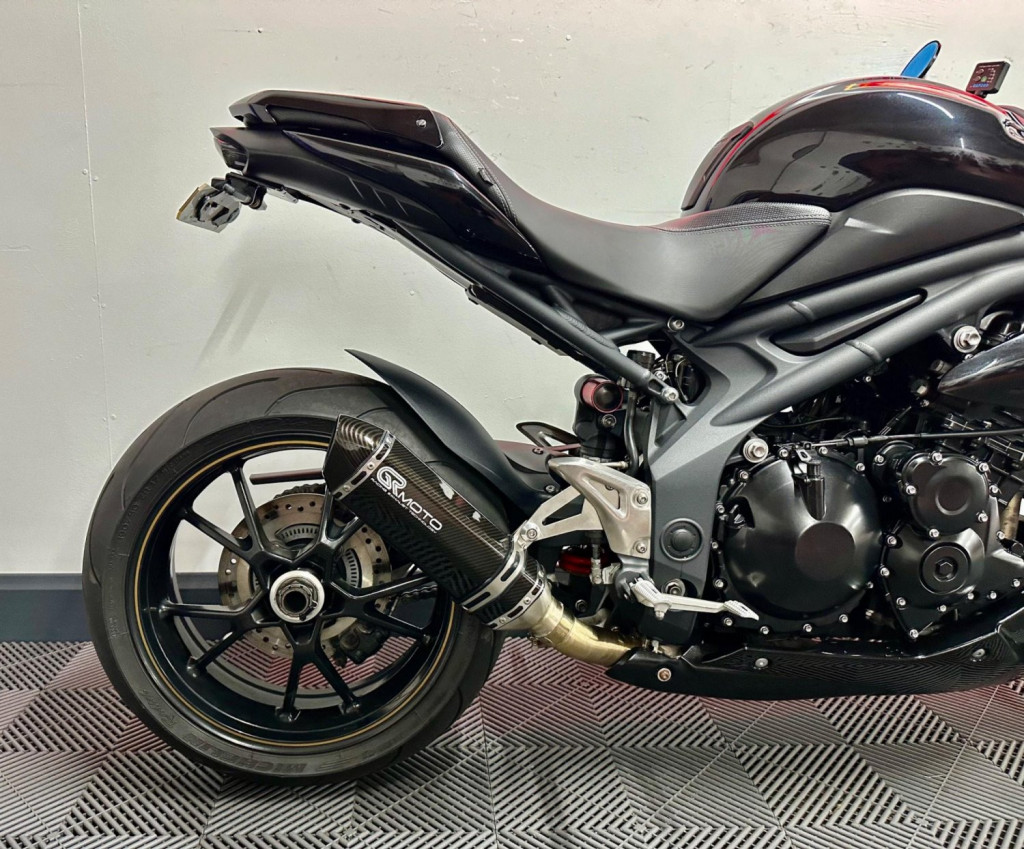 TRIUMPH SPEED TRIPLE 1050