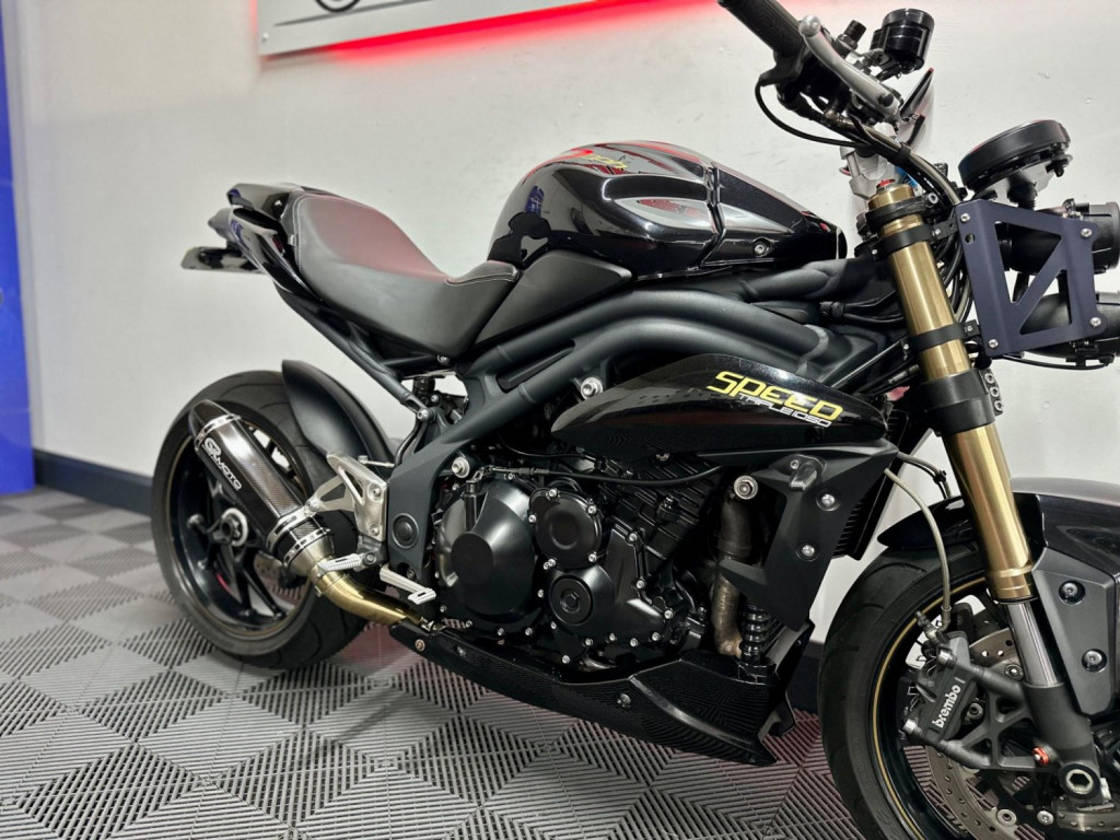TRIUMPH SPEED TRIPLE 1050