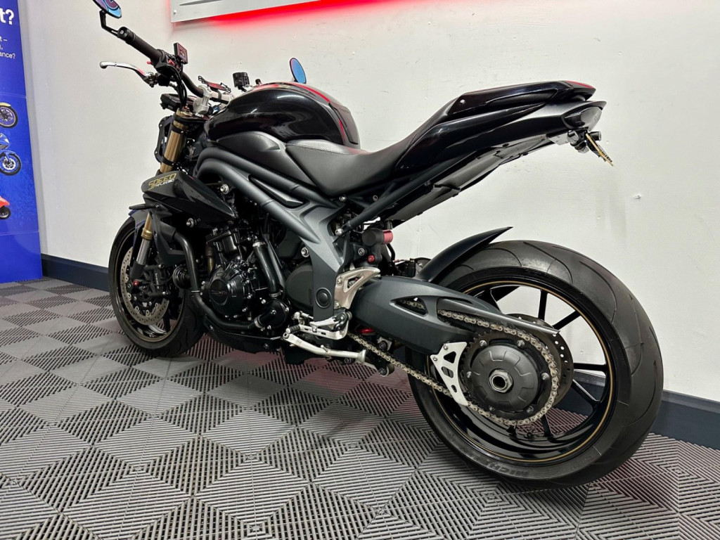 TRIUMPH SPEED TRIPLE 1050