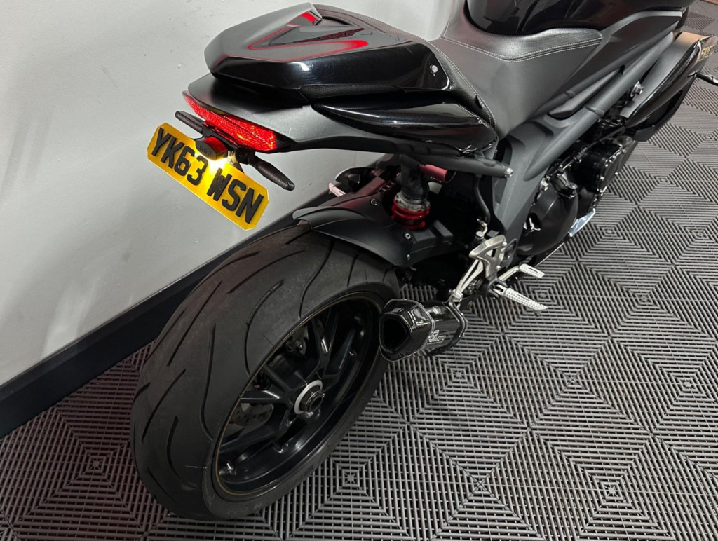 TRIUMPH SPEED TRIPLE 1050