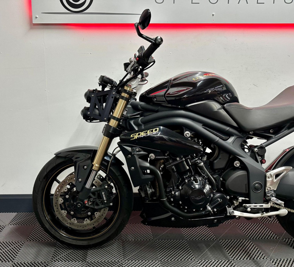 TRIUMPH SPEED TRIPLE 1050