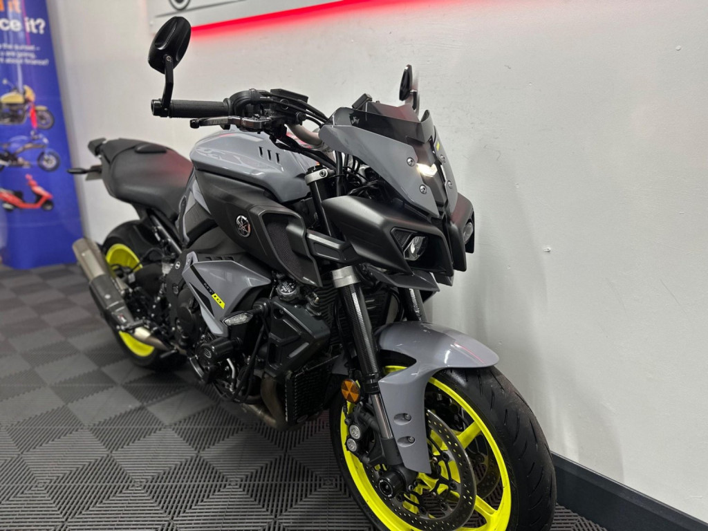 YAMAHA MT-10
