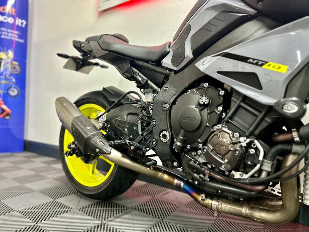 YAMAHA MT-10
