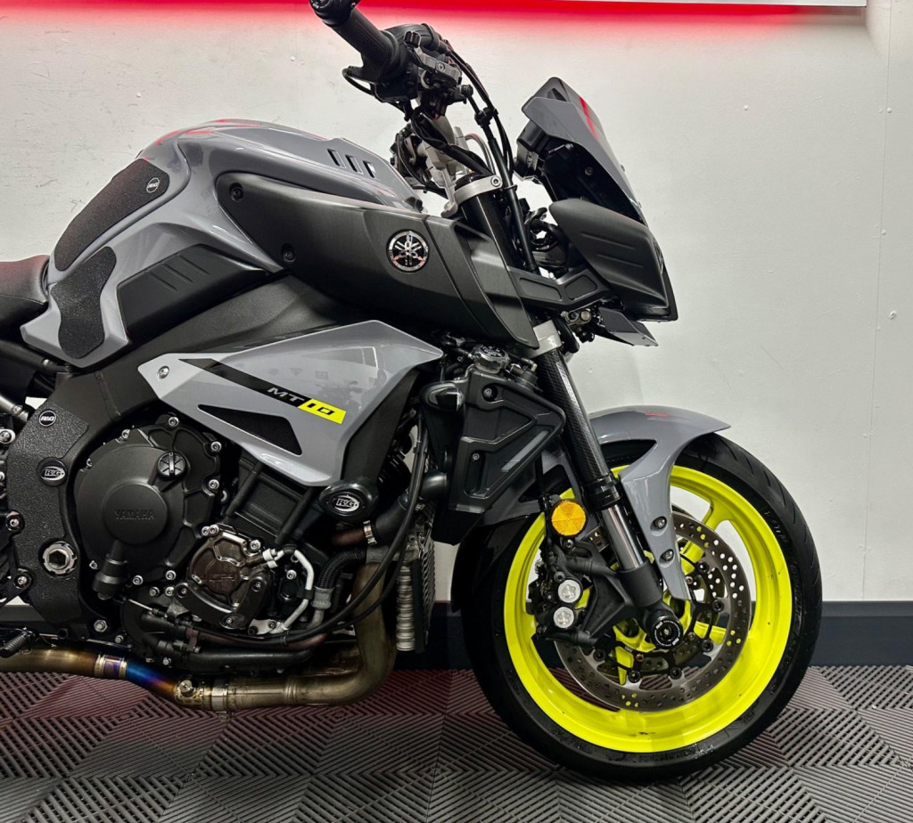 YAMAHA MT-10