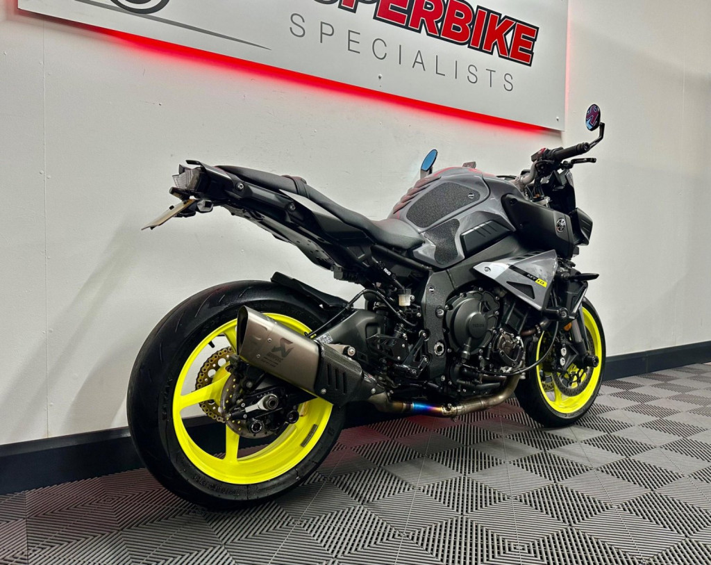 YAMAHA MT-10