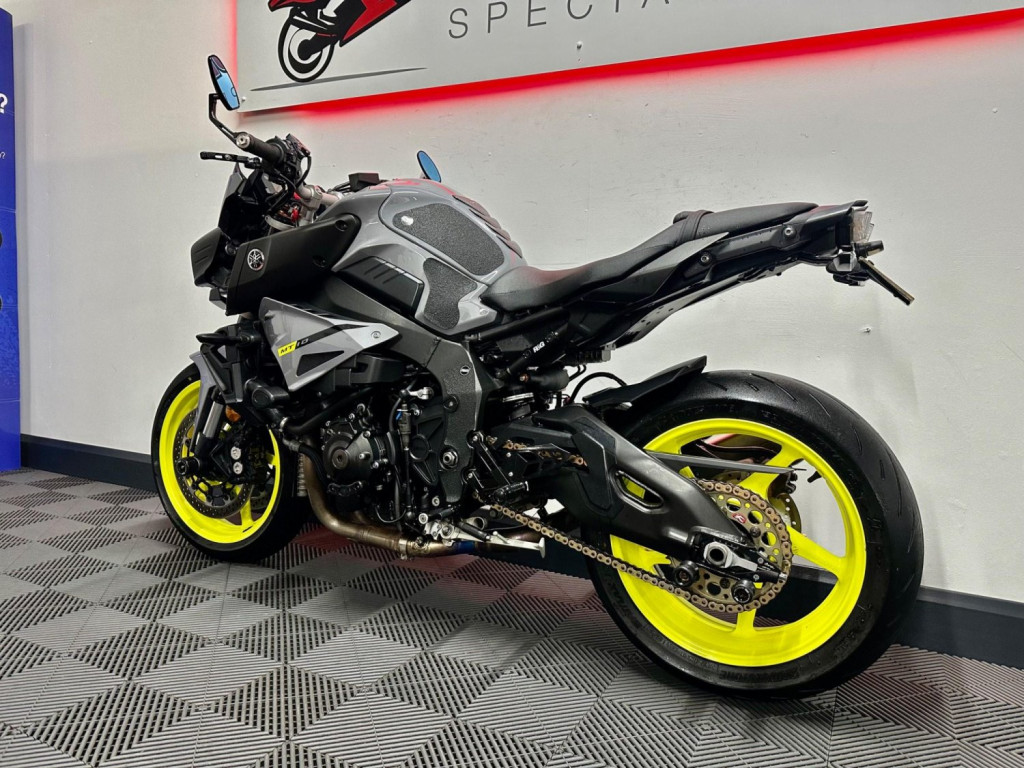 YAMAHA MT-10