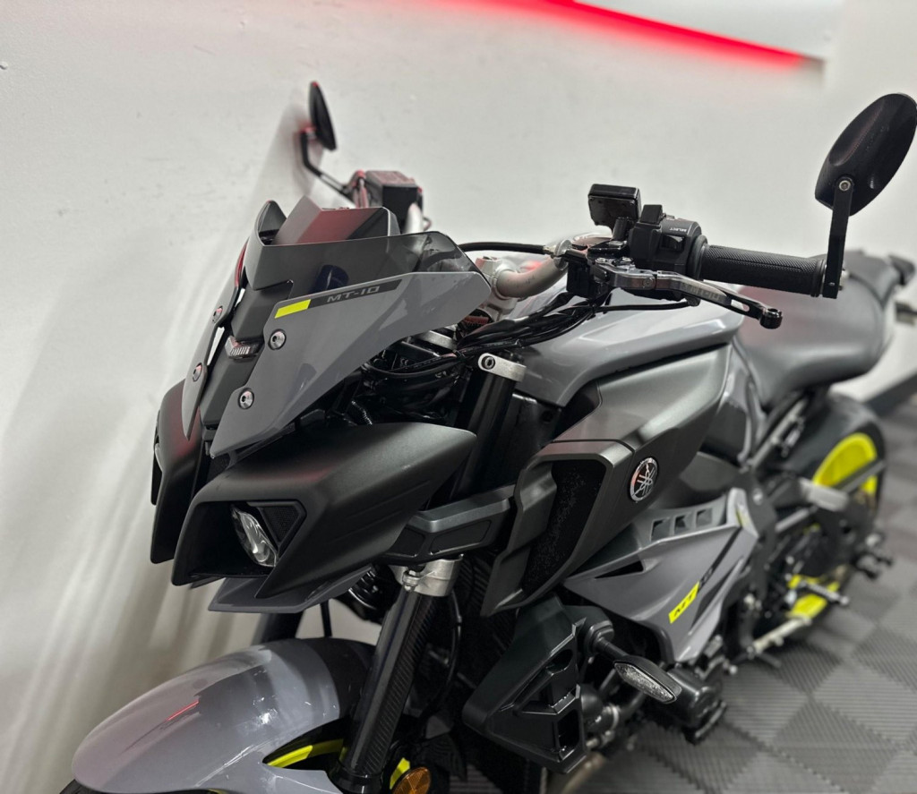YAMAHA MT-10