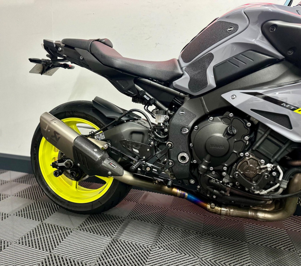YAMAHA MT-10