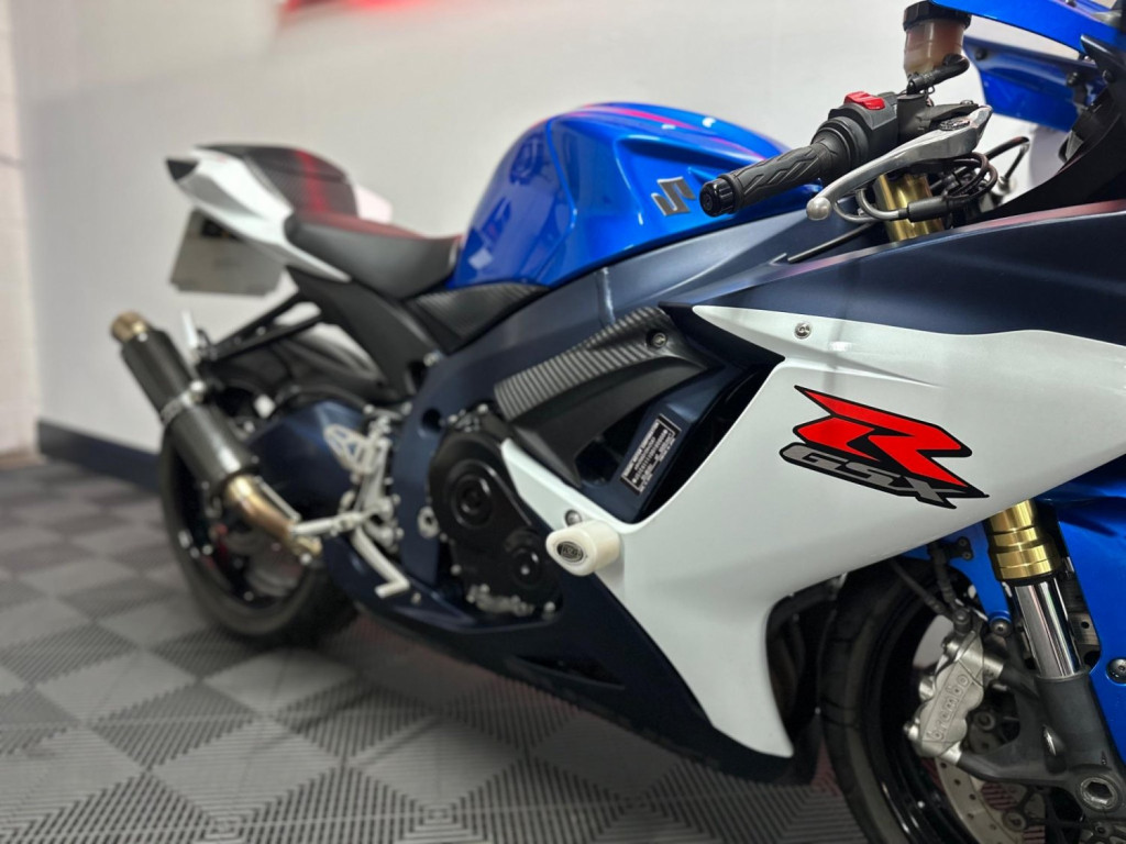 SUZUKI GSXR750