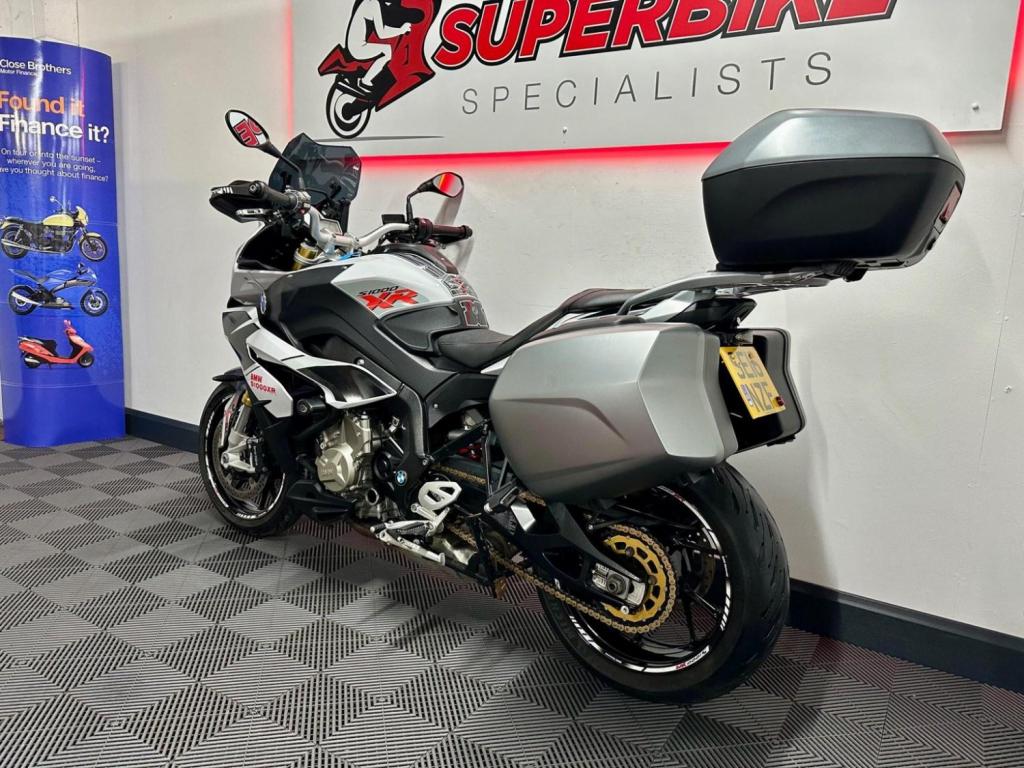 BMW S1000XR