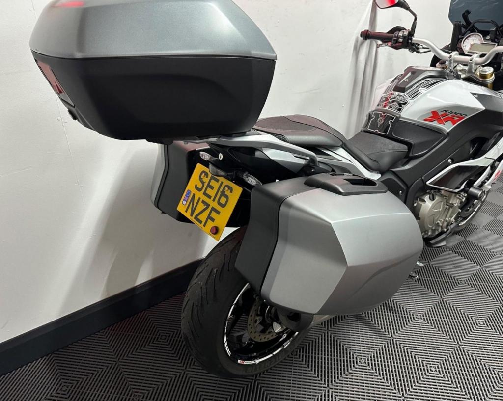 BMW S1000XR